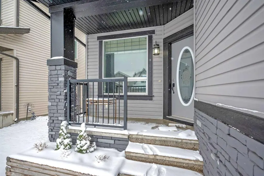 1121 Kingston Crescent SE — photo 3