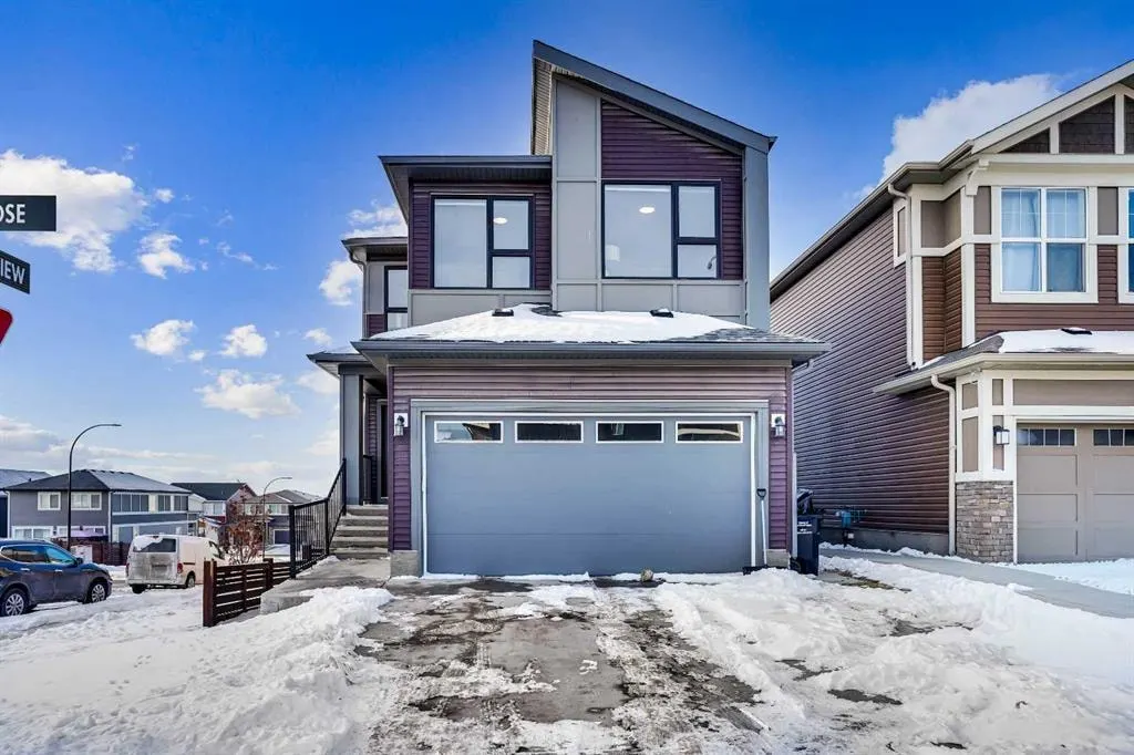 210 Lucas Close NW — photo 2