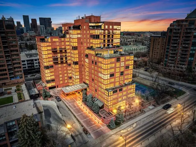 318 26 Avenue SW #704