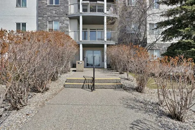 55 Arbour Grove Close NW #415