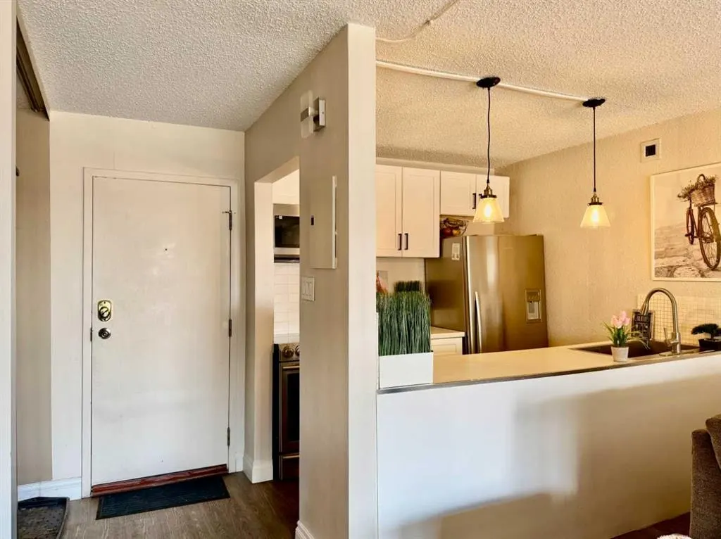 221 6 Avenue SE #511 — photo 2