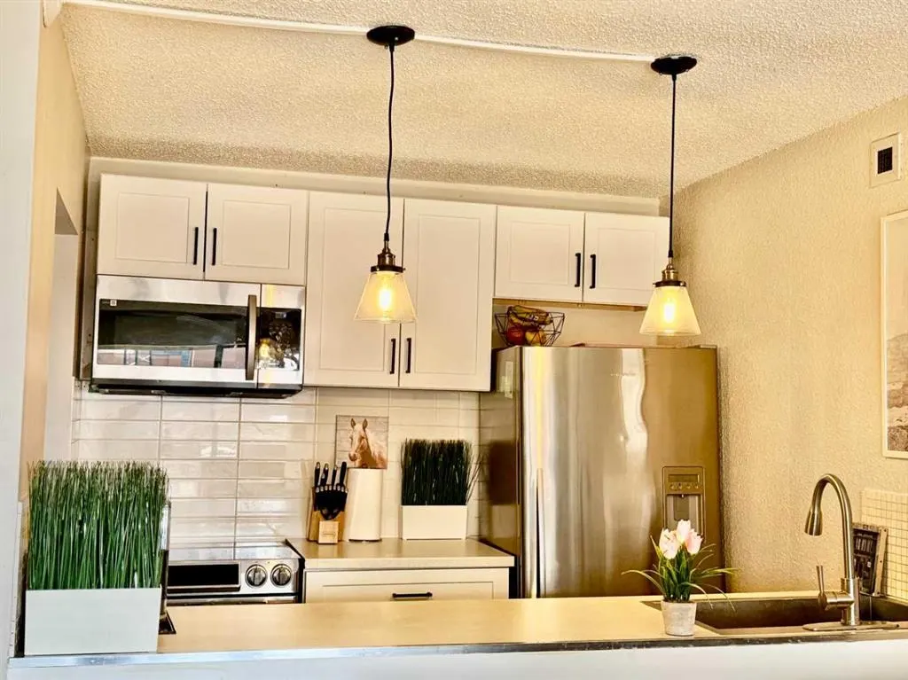 221 6 Avenue SE #511 — photo 3