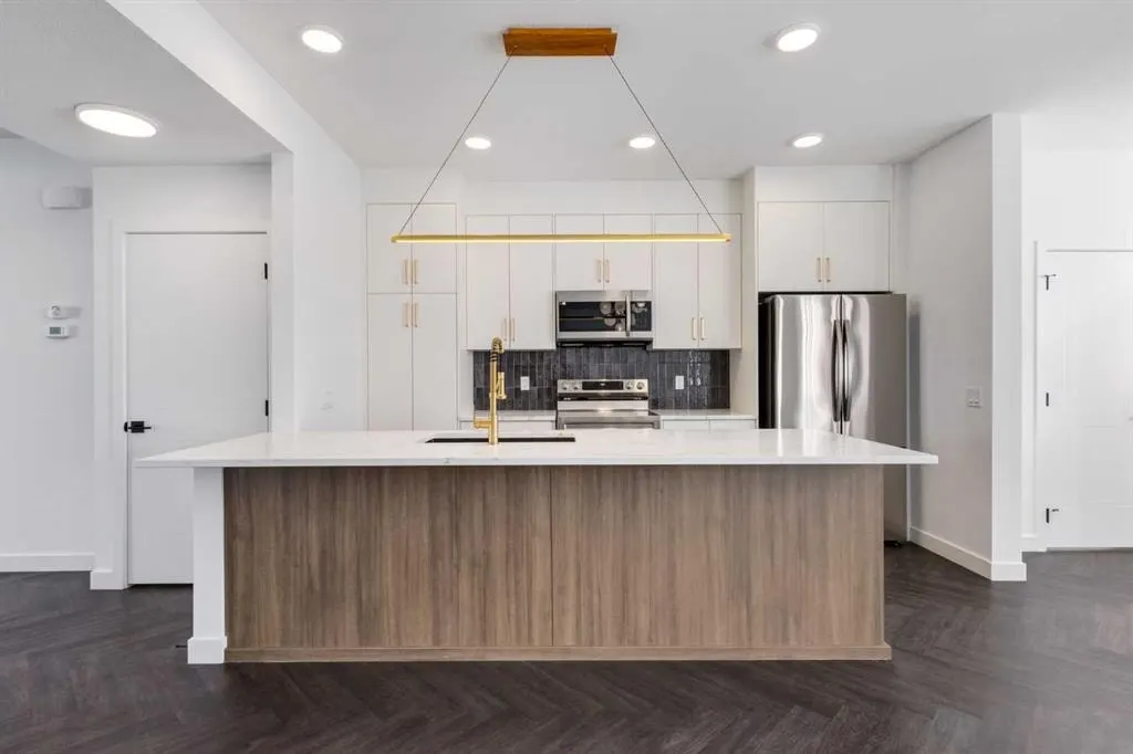 37 Sora Passage SE — photo 2