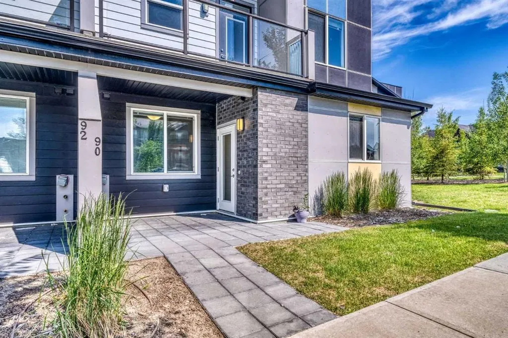 90 Redstone Way NE — photo 1