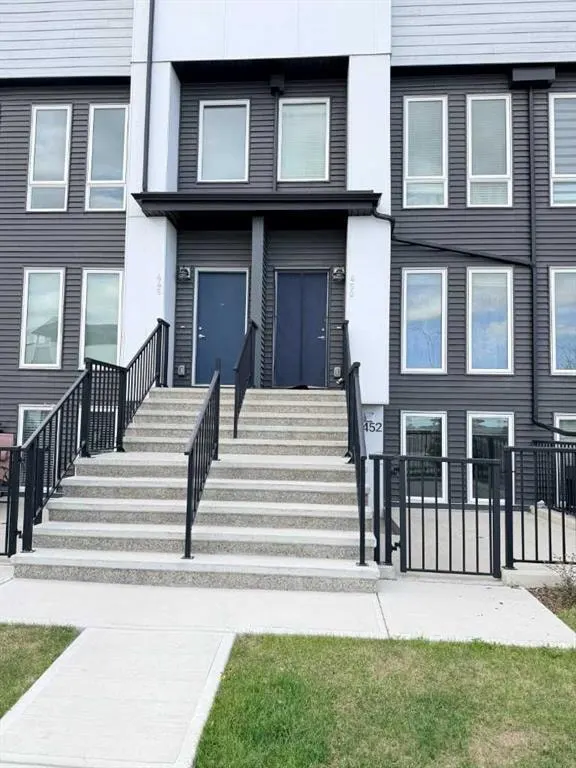 450 Seton Circle SE — photo 2