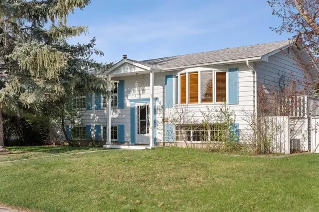 444 Woodland Crescent SE