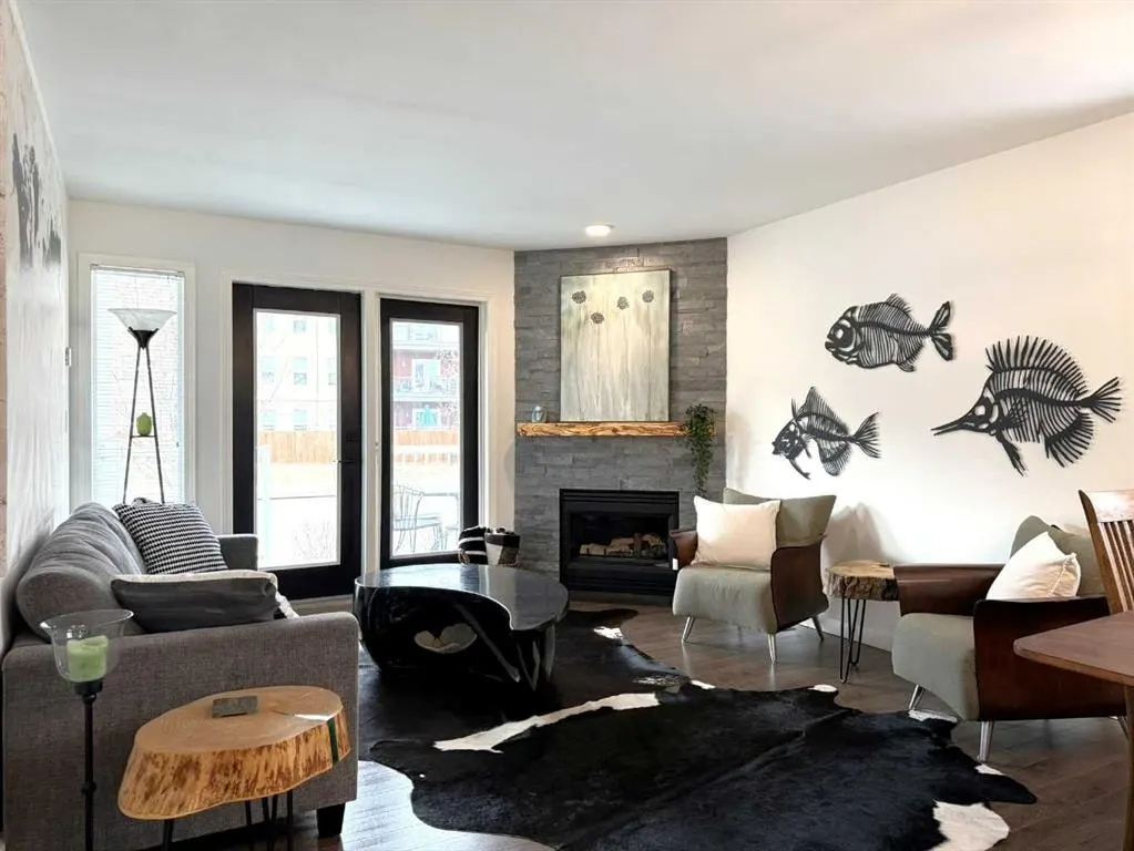 5220 50A Avenue #306 — photo 2