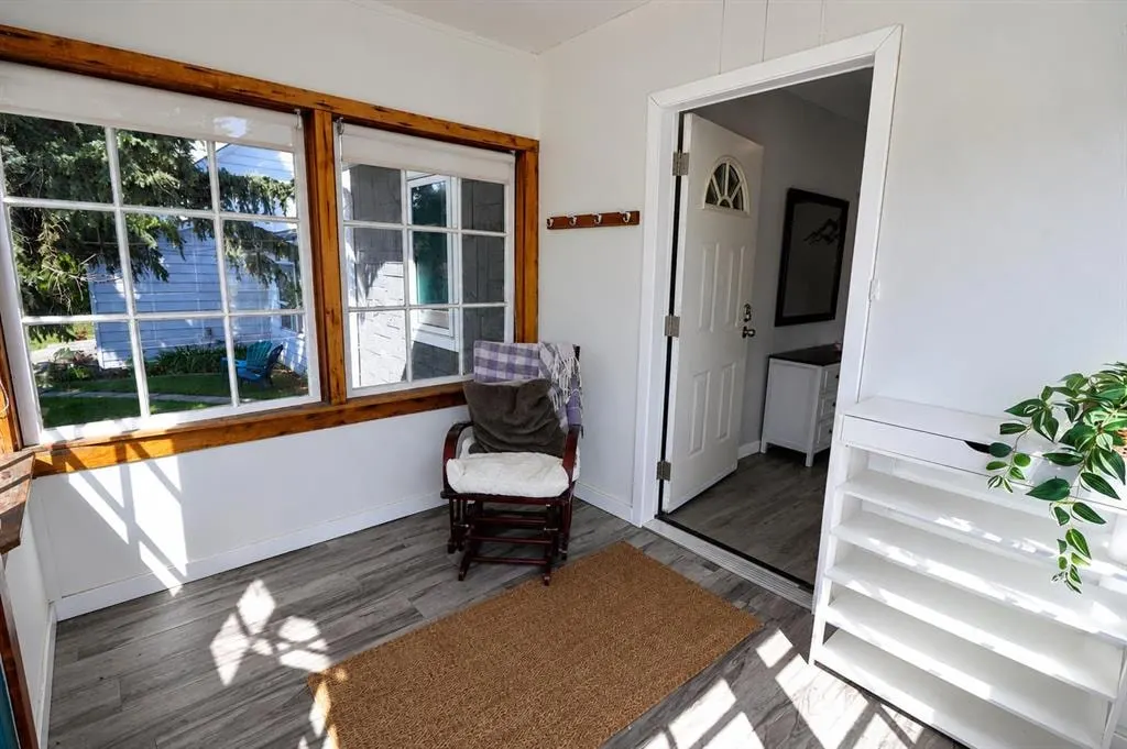 18 Maple Street — photo 2