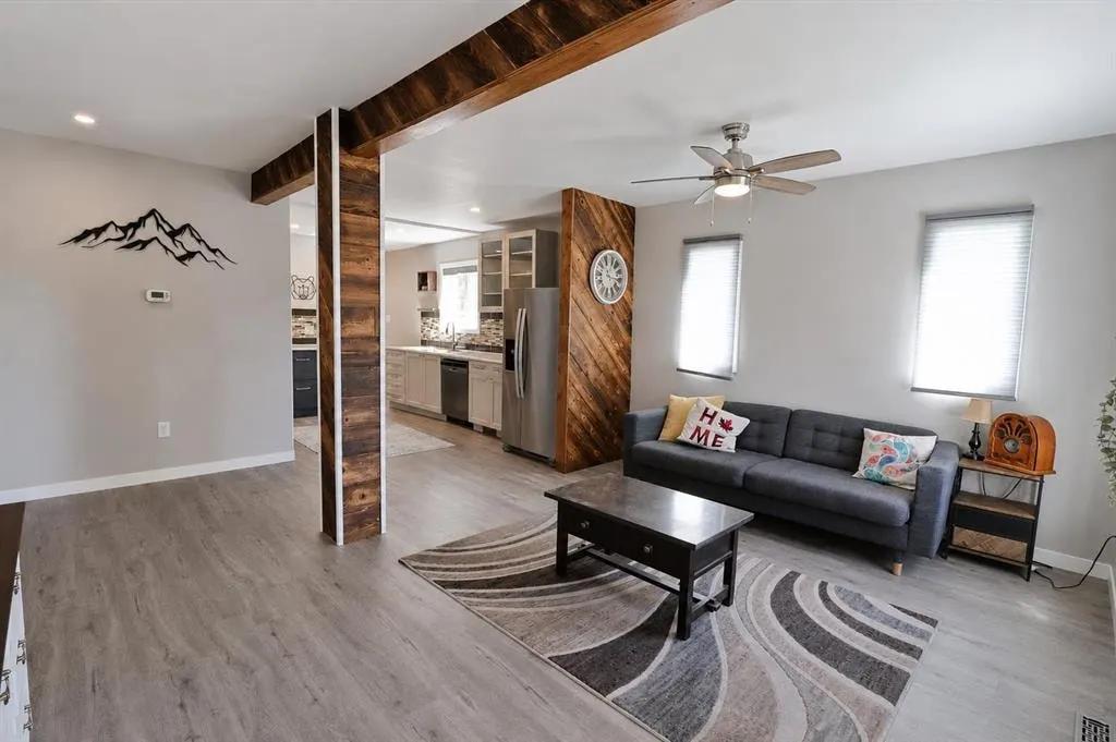 18 Maple Street — photo 3