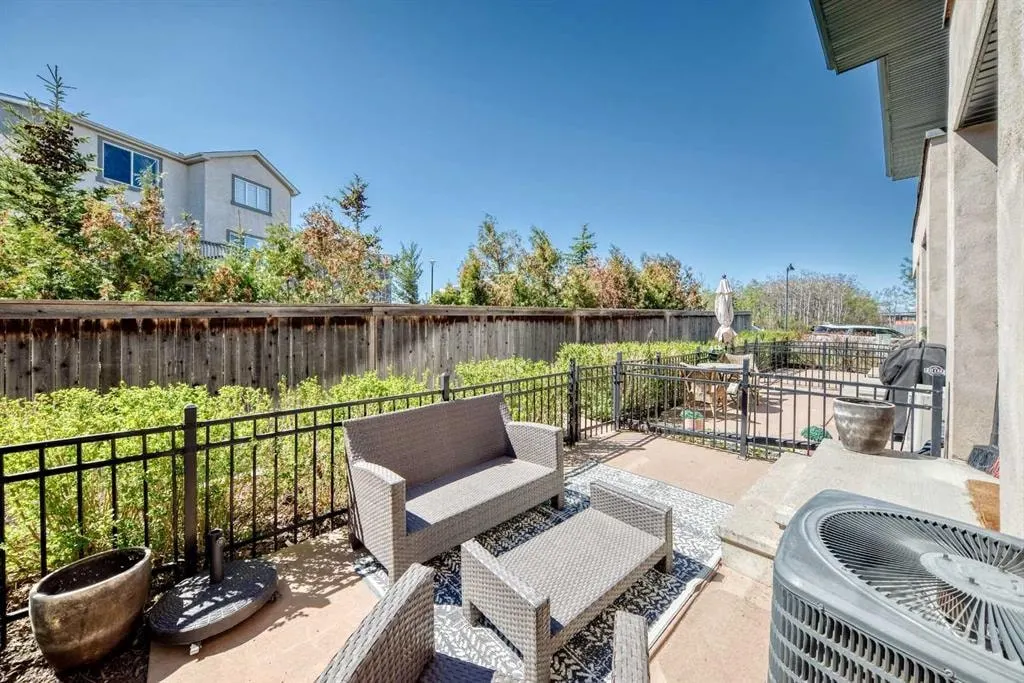25 Aspen Hills Terrace SW — photo 3