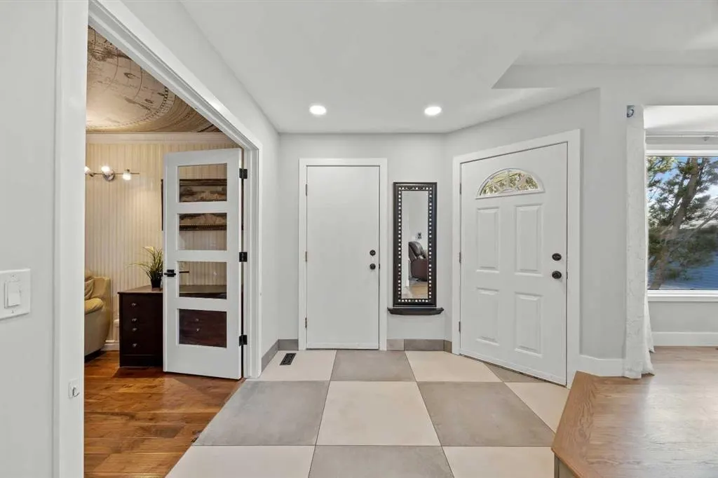 260 Riverside Mews SE — photo 2