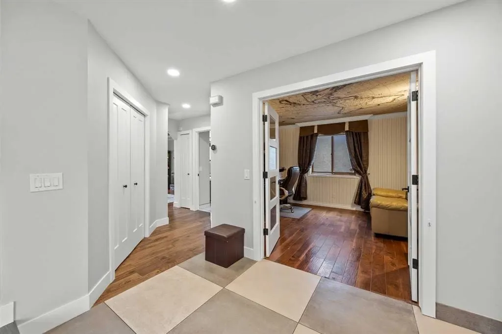 260 Riverside Mews SE — photo 3