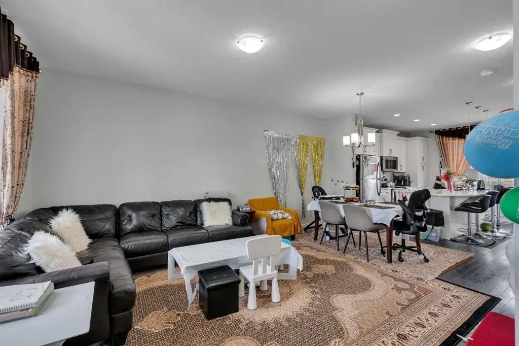 552 Redstone Drive NE — photo 2