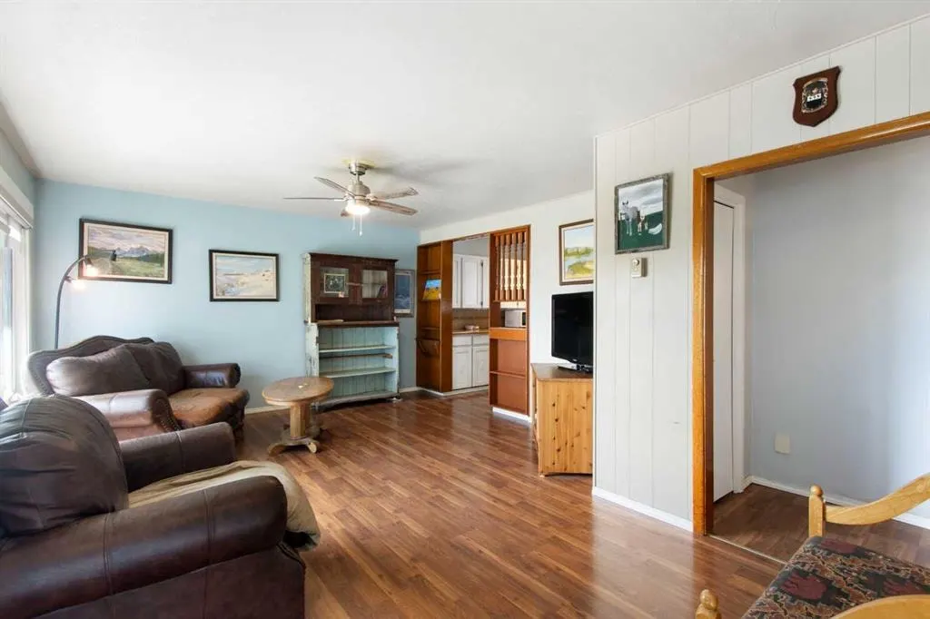 1622 Strathcona Street — photo 3