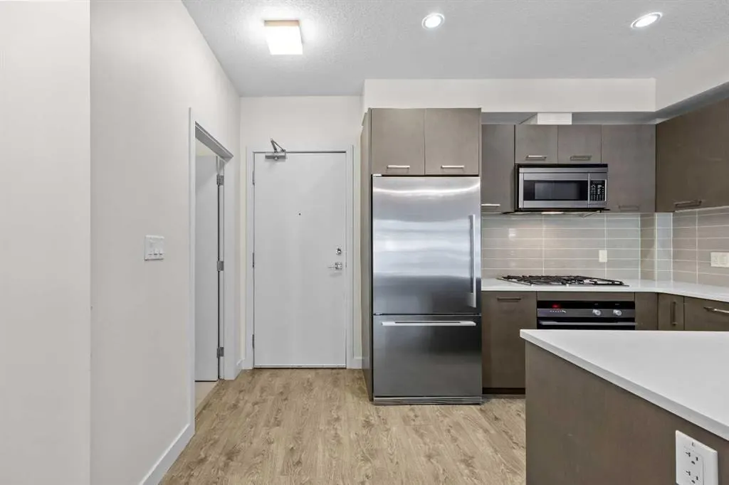 323 20 Avenue SW #102 — photo 2