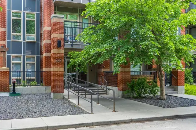 323 20 Avenue SW #102