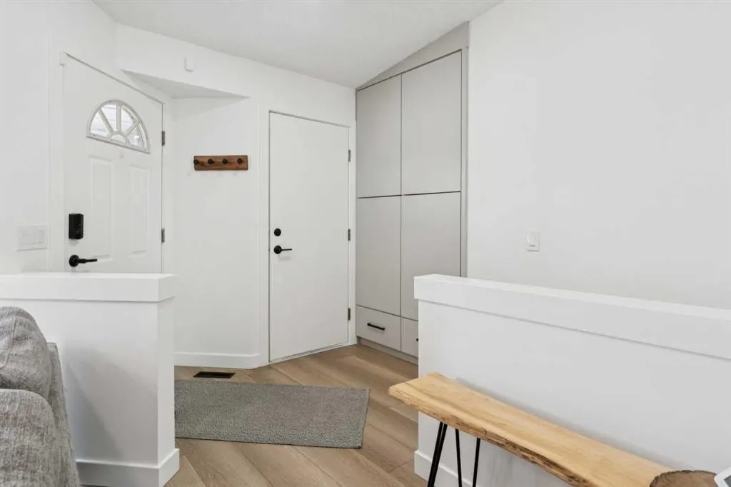 194 Martinglen Way NE — photo 3