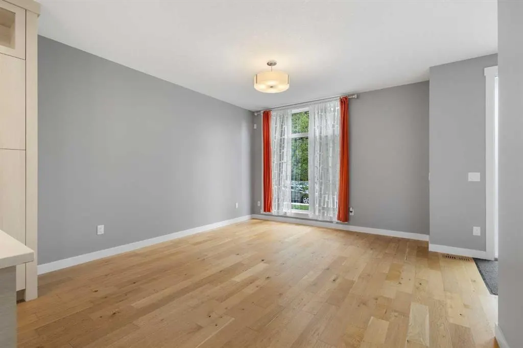 4905 21 Avenue NW — photo 3