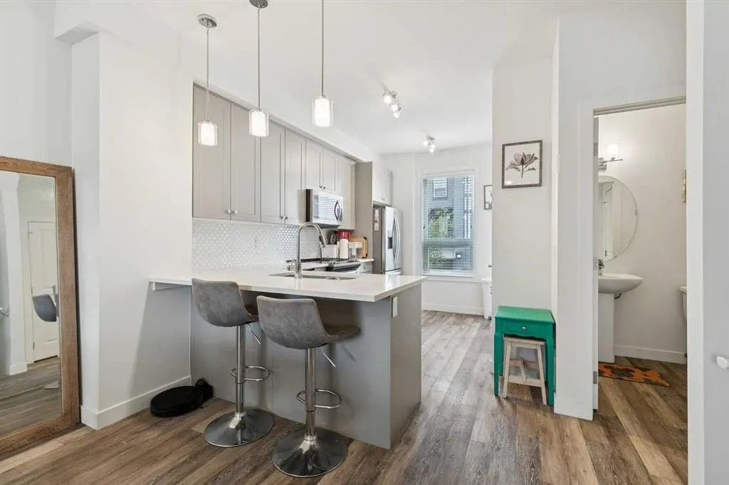 11 Evanscrest Mews NW #108 — photo 3