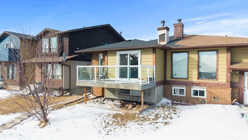 58 Templeson Crescent NE — photo 3