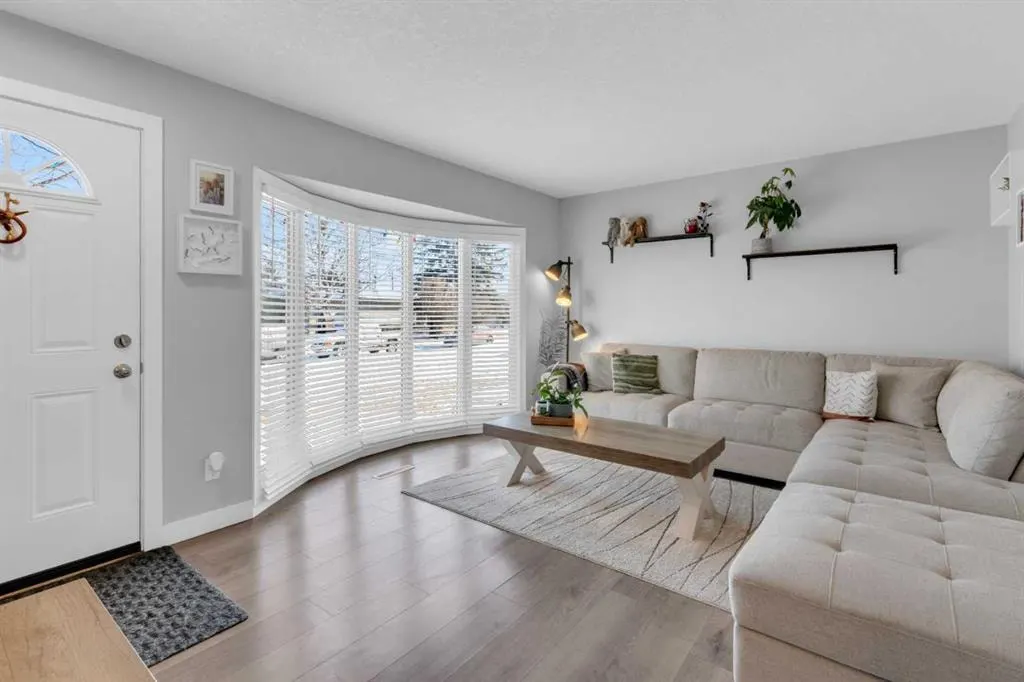 2231 39 Street SE — photo 2