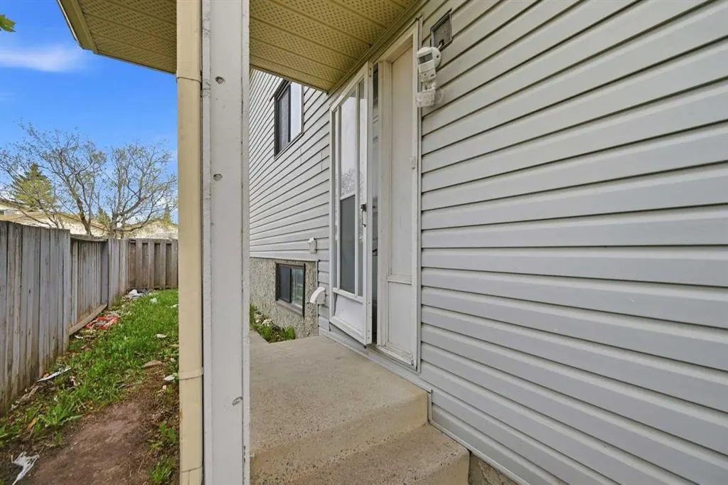 44 Castleridge Close NE — photo 3