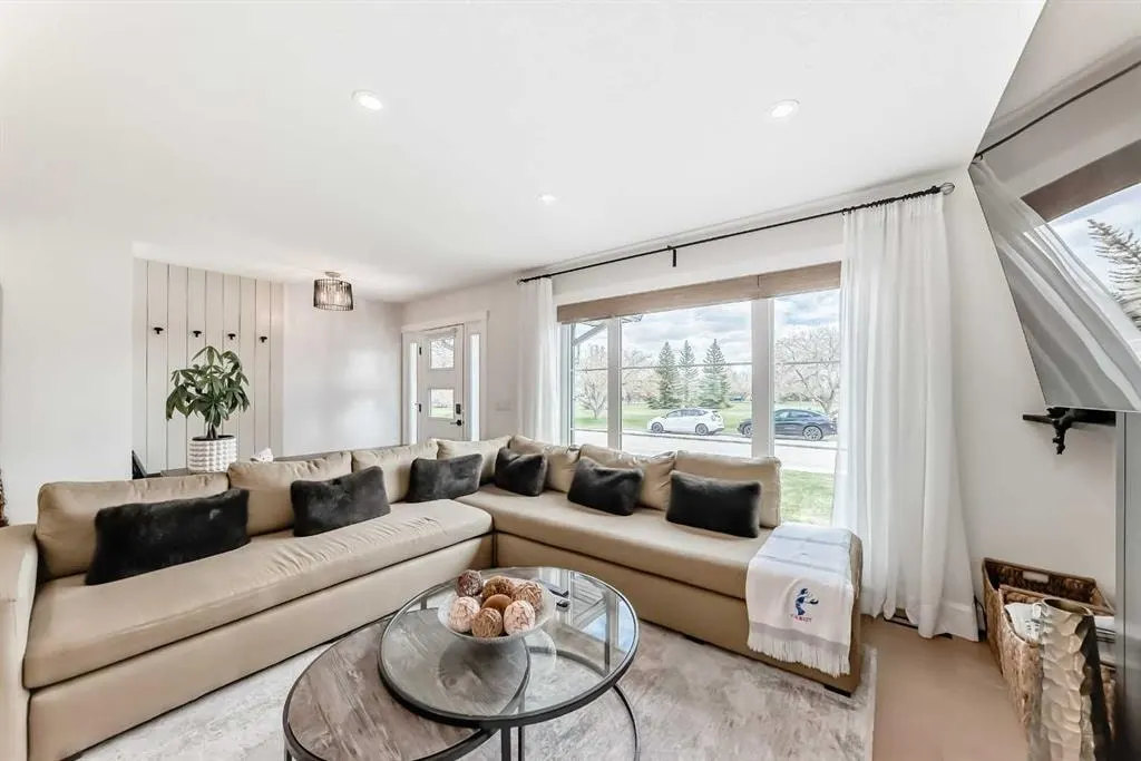 19 Mackay Drive SW — photo 3