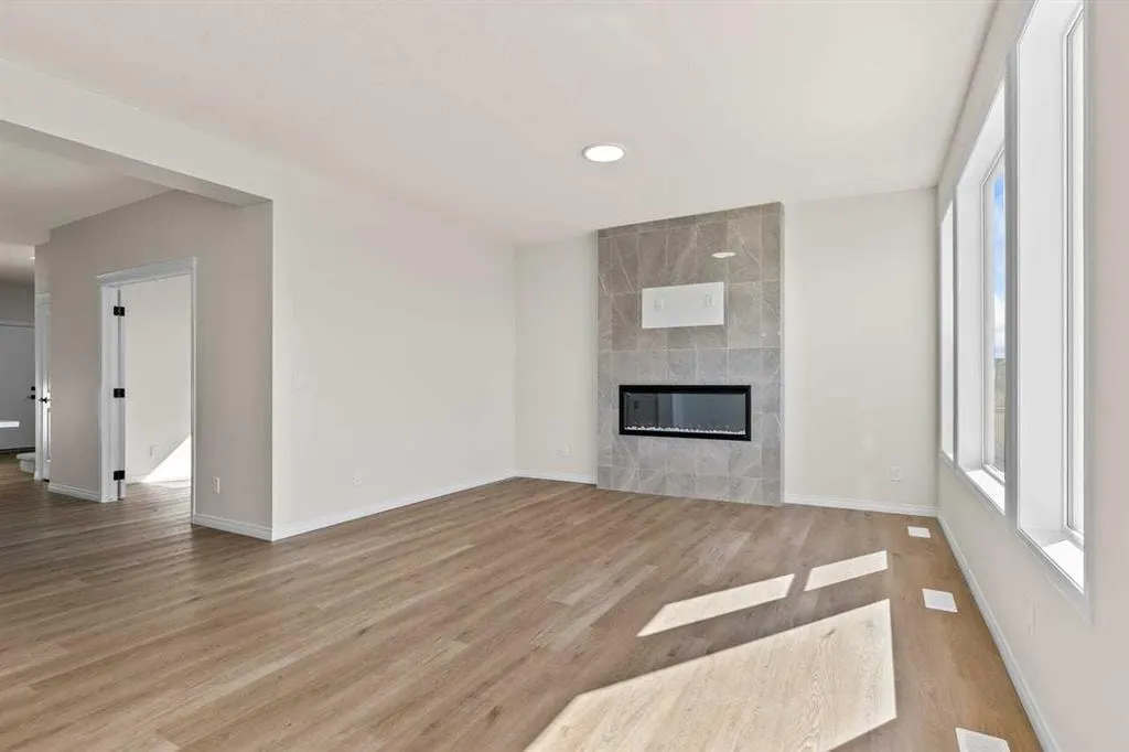 127 Corner Glen Grove NE — photo 3
