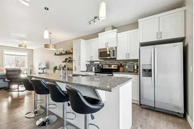 605 Evanston Manor NW