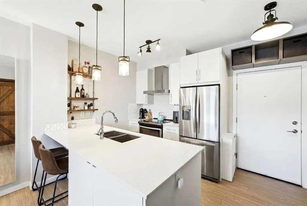 122 Mahogany Centre SE #618 — photo 2