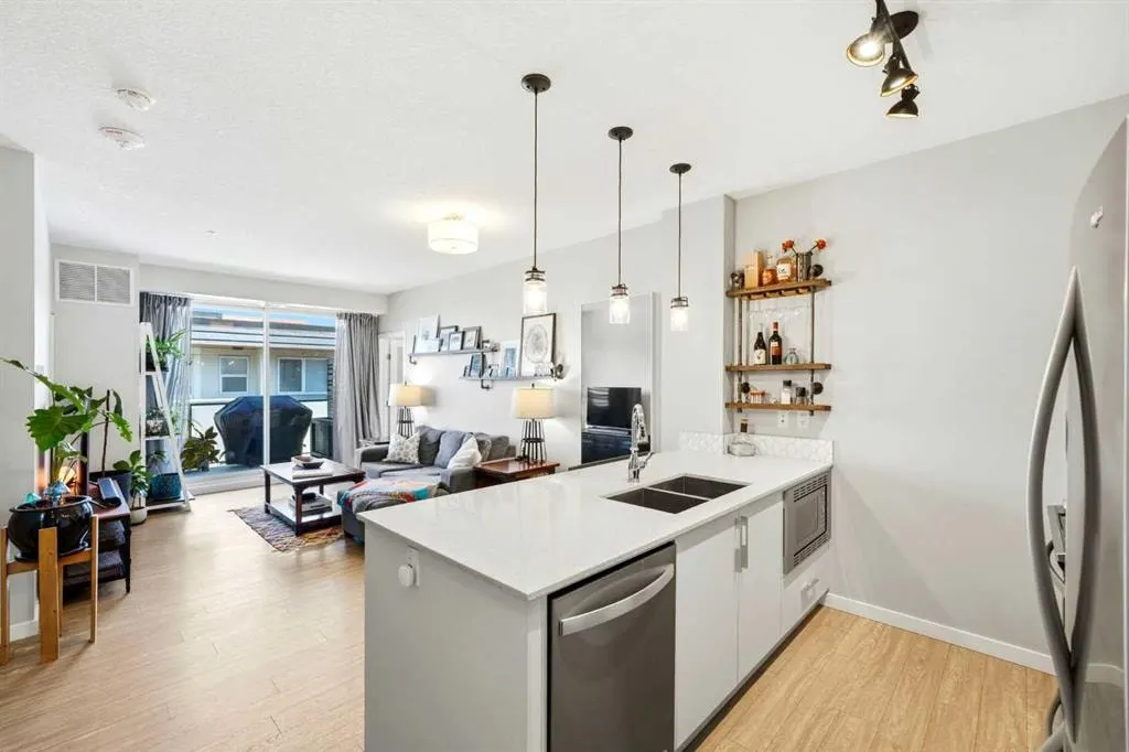122 Mahogany Centre SE #618 — photo 3