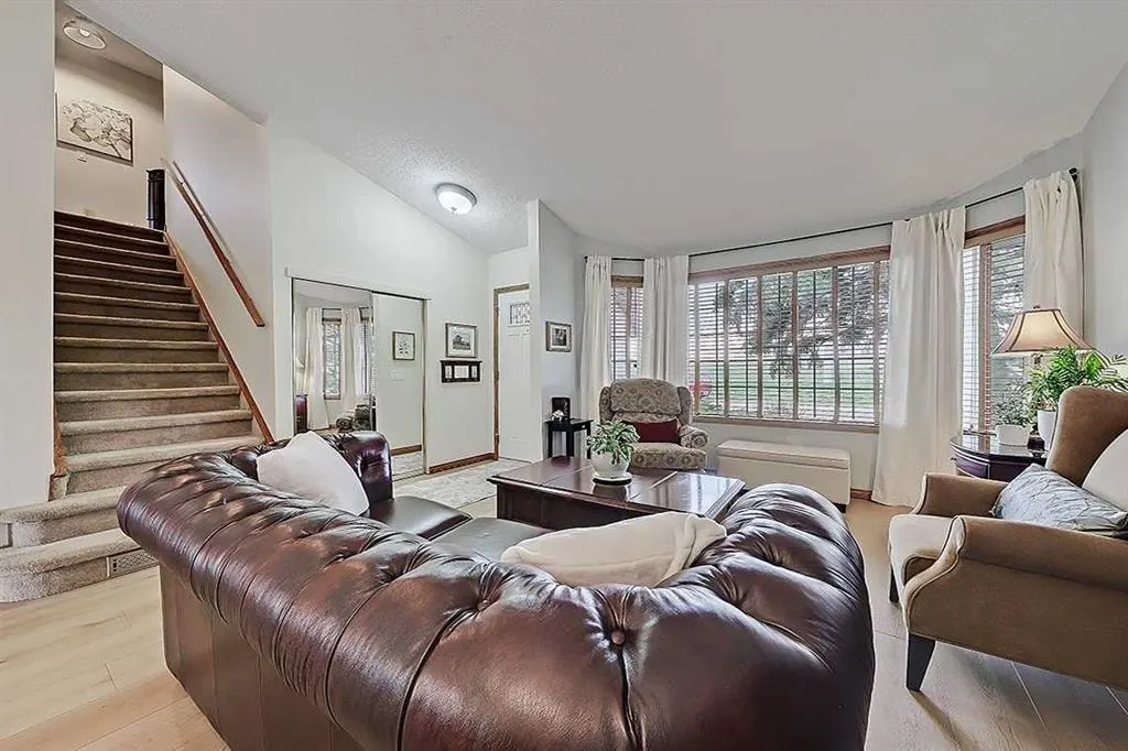 42 Sundown Close SE — photo 3