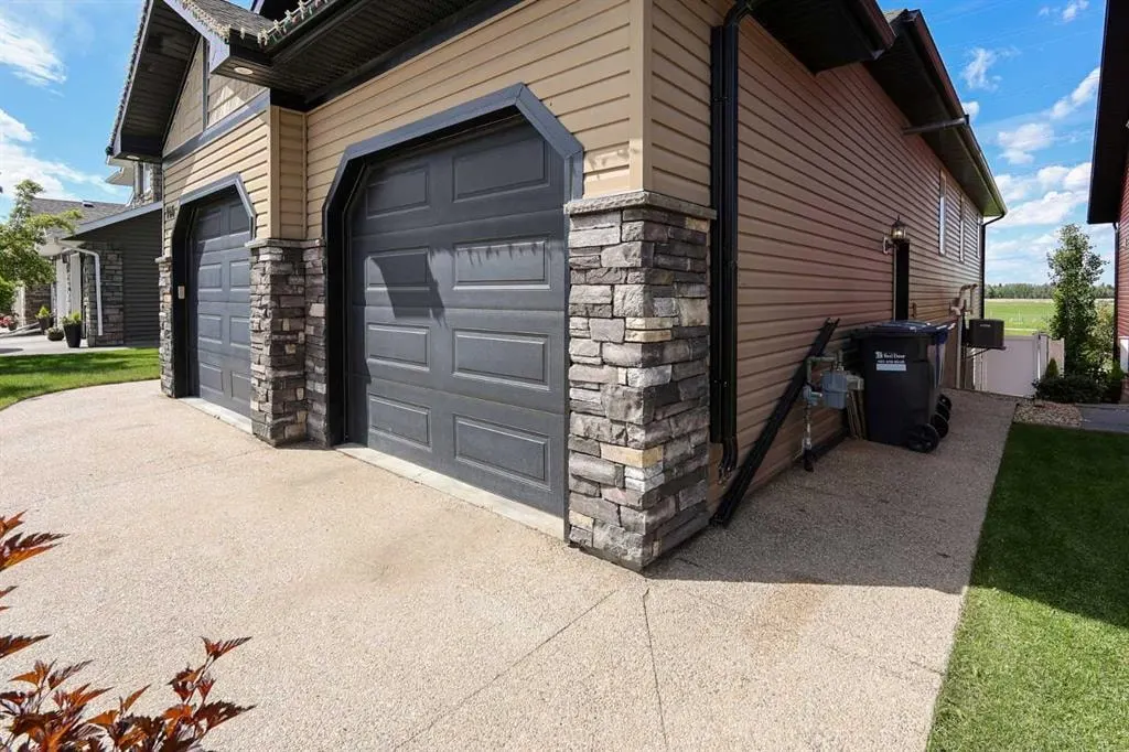 146 Sutherland Close — photo 2