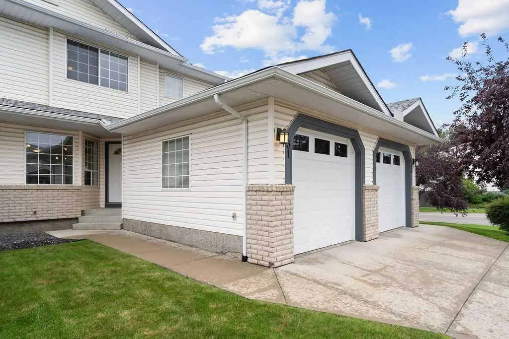 31 Silvergrove Close NW — photo 3