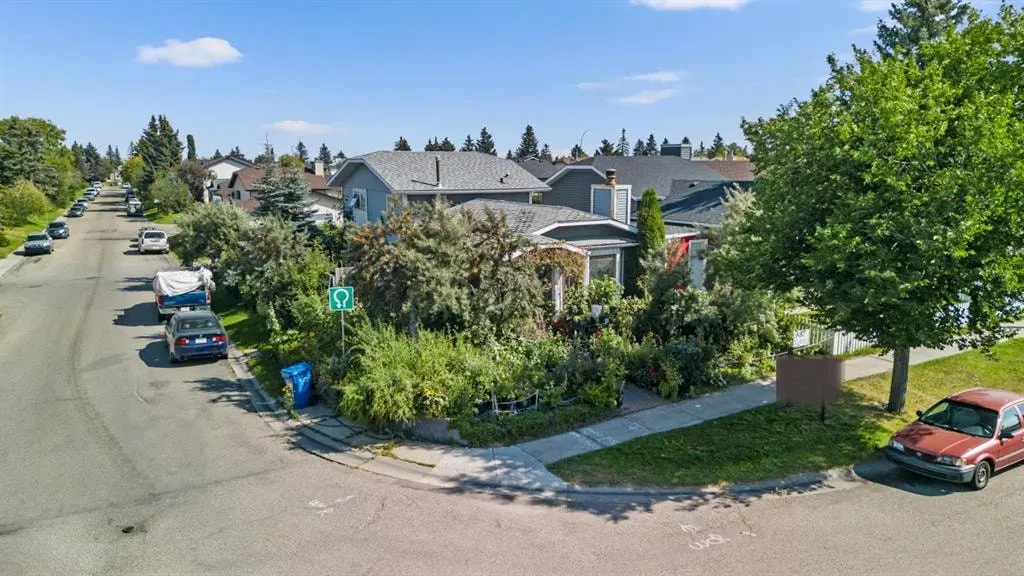 16 Tararidge Drive NE — photo 1
