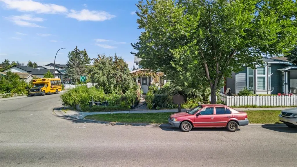 16 Tararidge Drive NE — photo 2