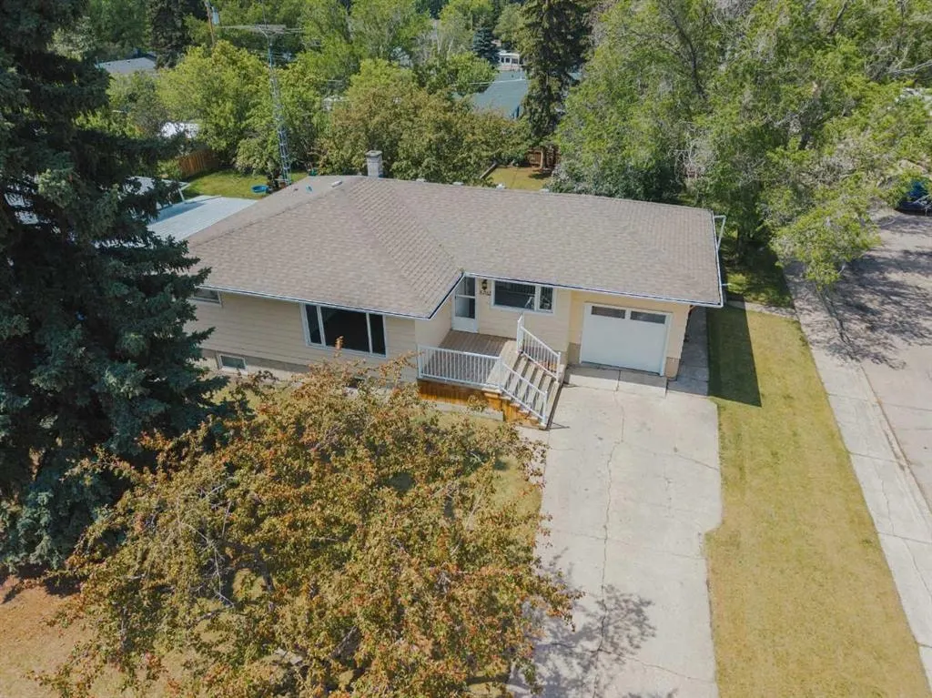 5202 56 Avenue — photo 1