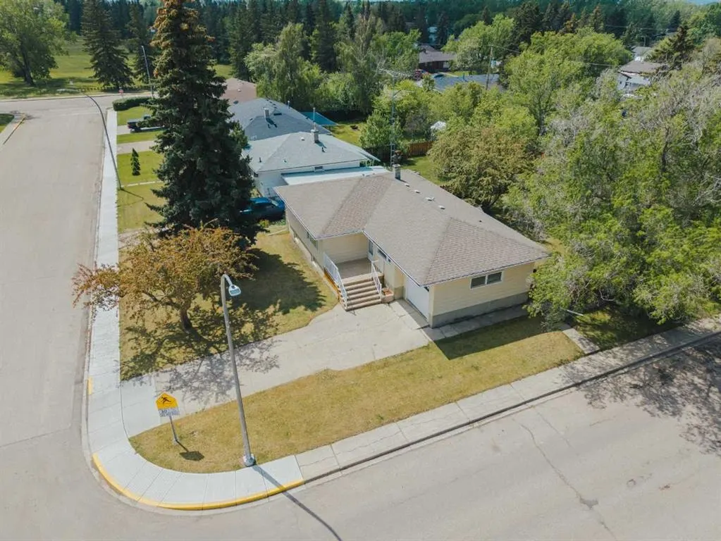 5202 56 Avenue — photo 3