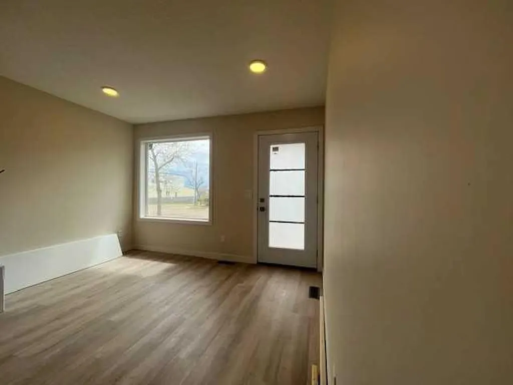 406 Main Street — photo 2