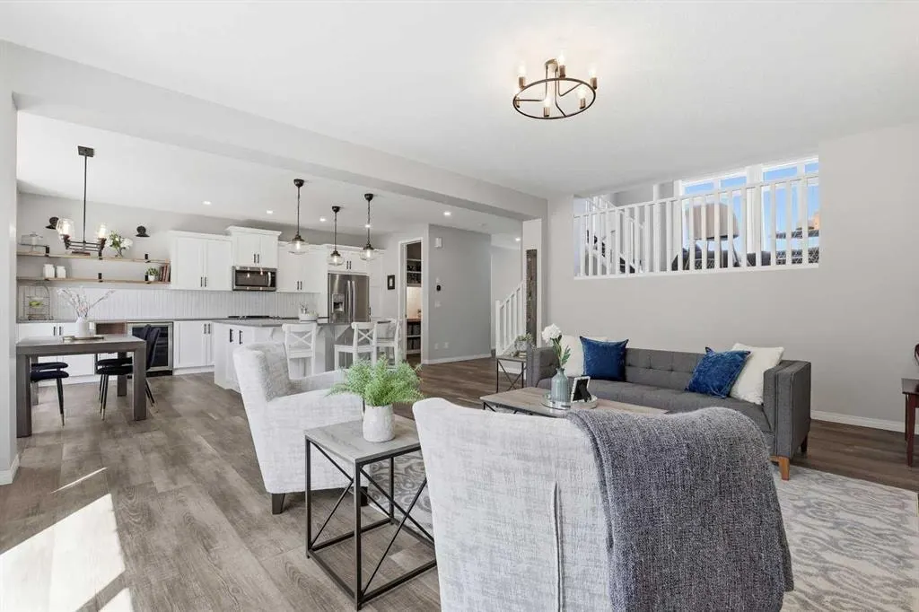25 Yorkville Green SW — photo 2