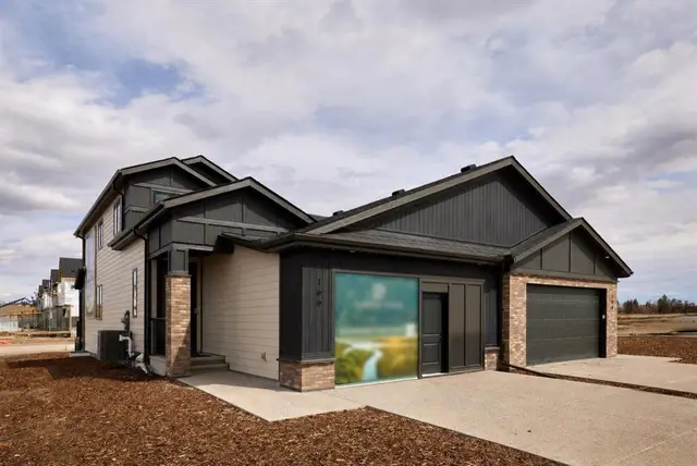 166 Juniper Ridge Crescent