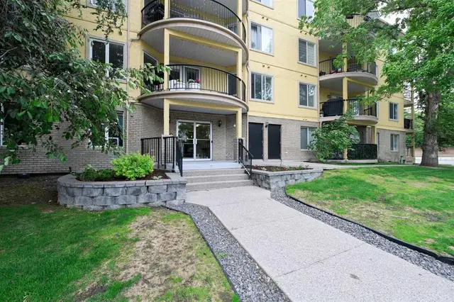 735 56 Avenue SW #306