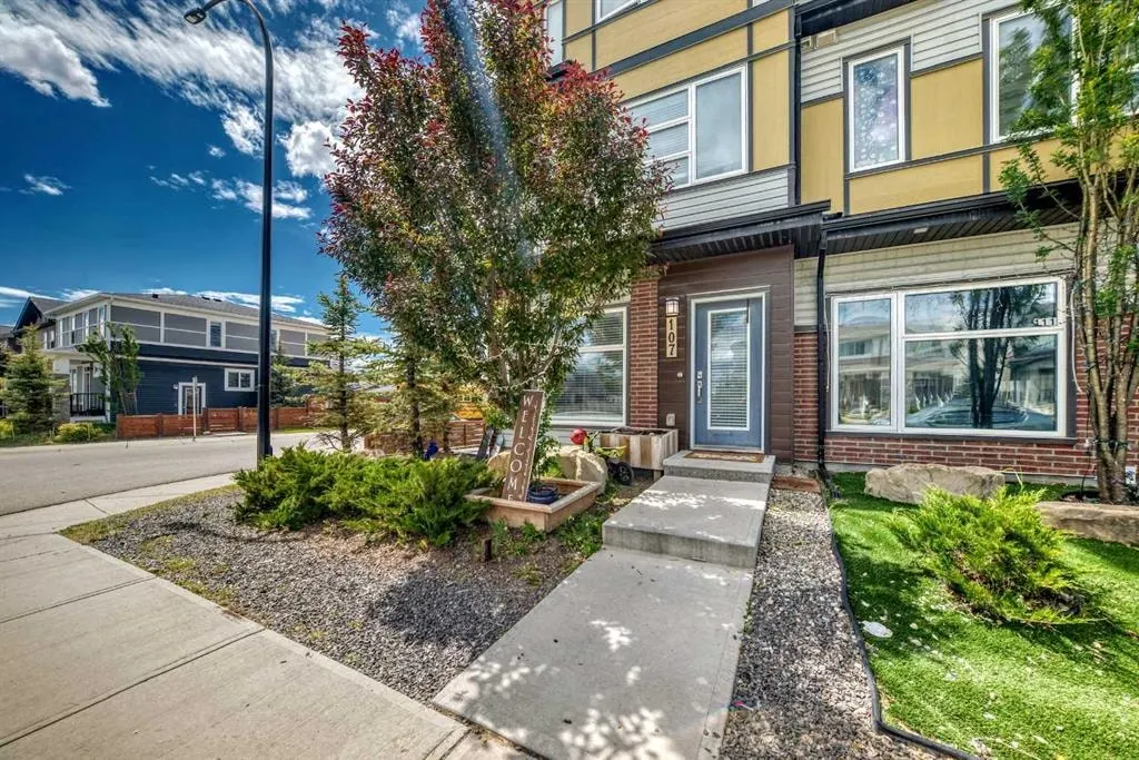 107 Lucas Boulevard NW — photo 3