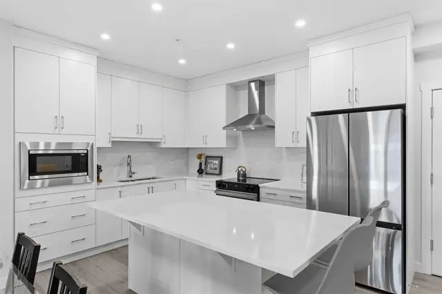 81 Arbour Lake View NW #1306