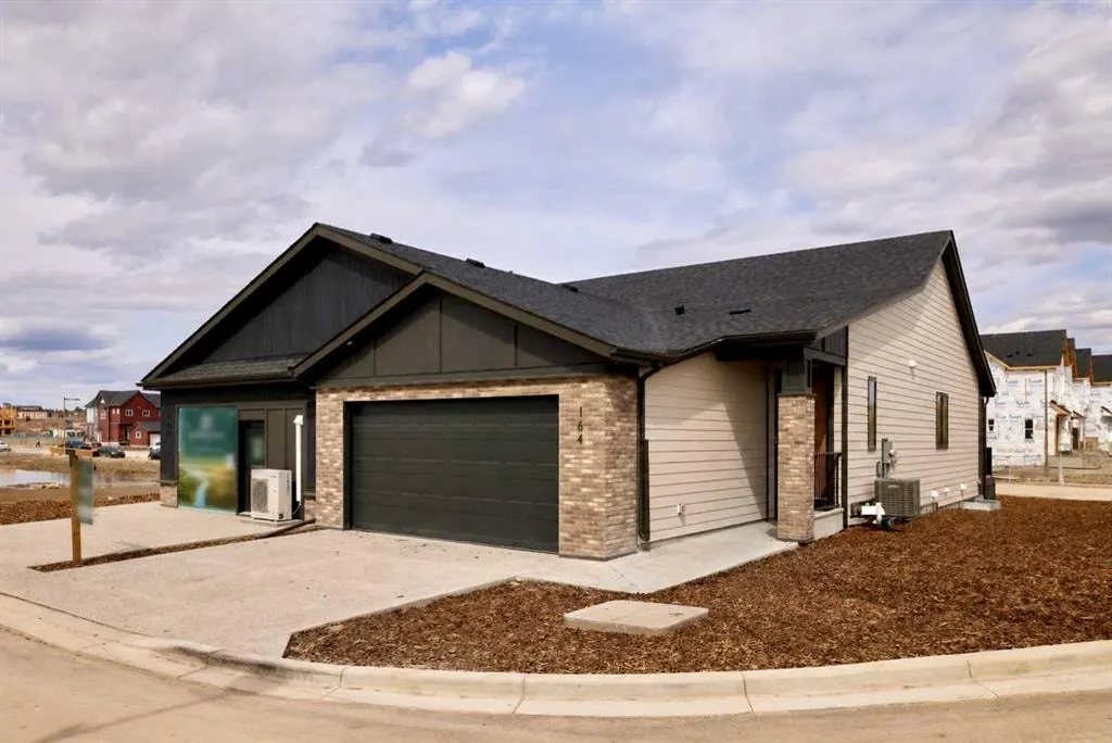 164 Juniper Ridge Crescent — photo 1