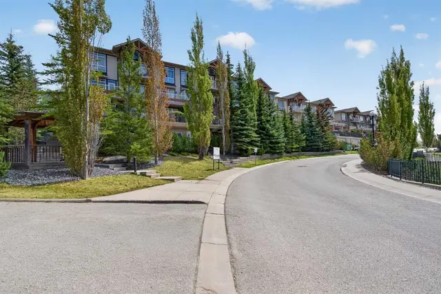 108 Rockyledge View NW #6