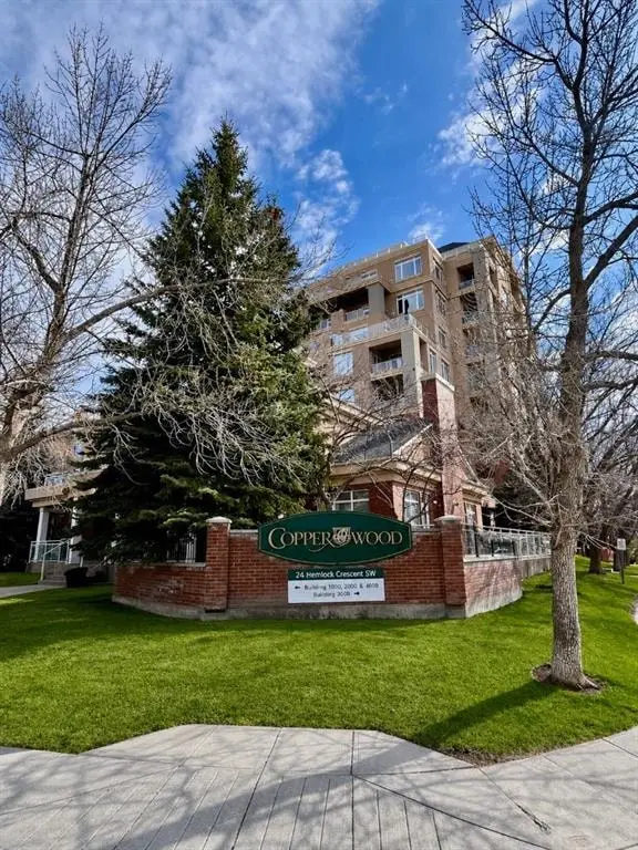 24 Hemlock Crescent SW #4107