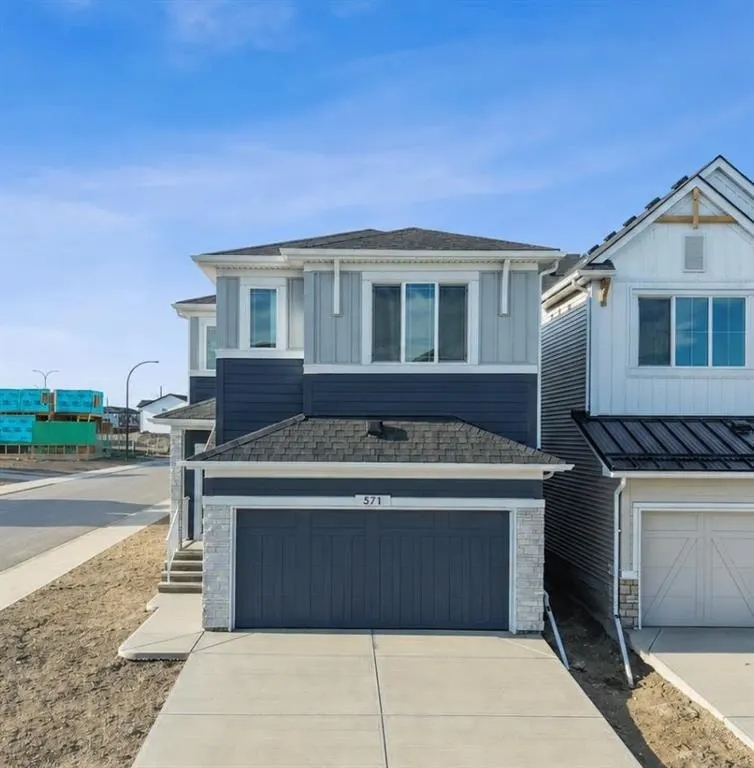 571 Buffaloberry Manor SE — photo 1