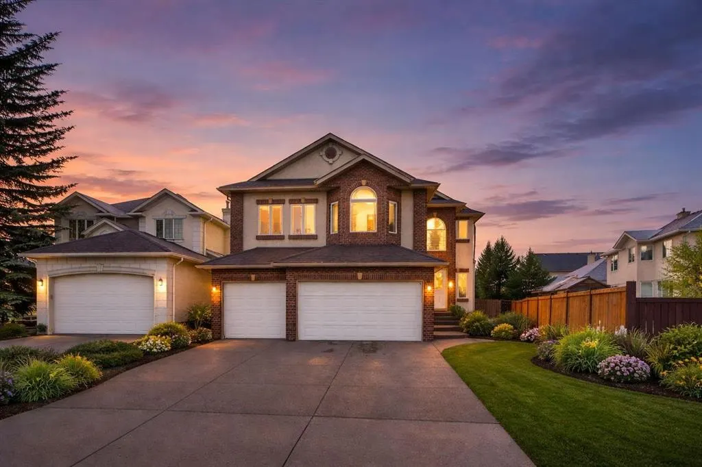 6 Strathridge Way SW — photo 1