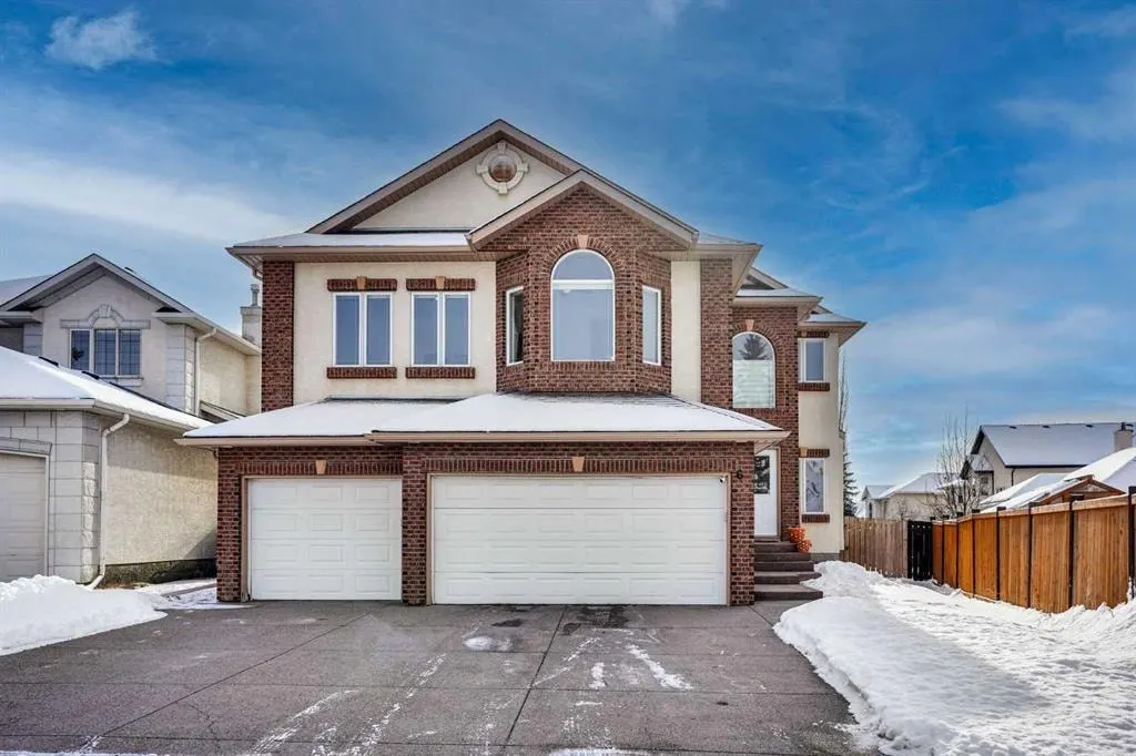 6 Strathridge Way SW — photo 2